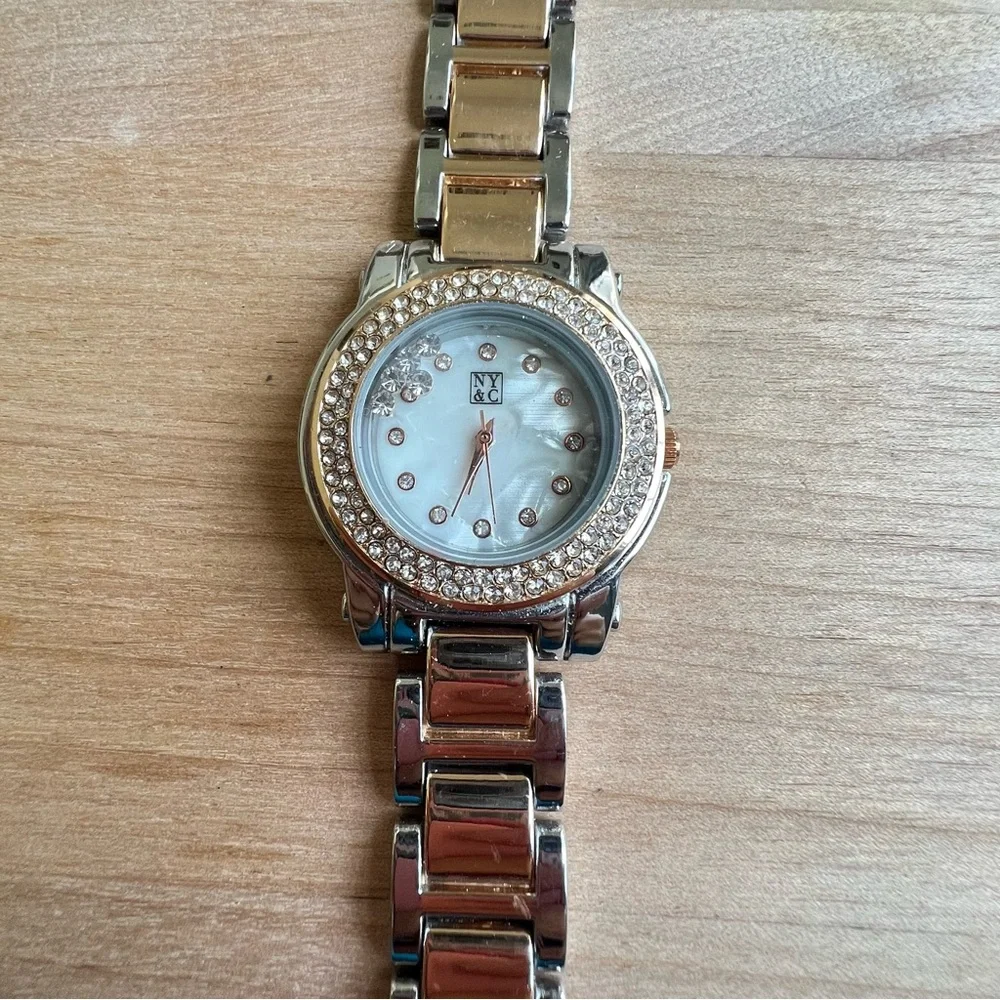 NY&C ladies rose gold tone silver tone fashion watch NEW BATTERY
